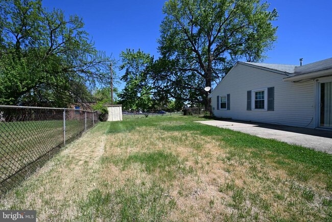 Building Photo - 1 Pinetree Ln