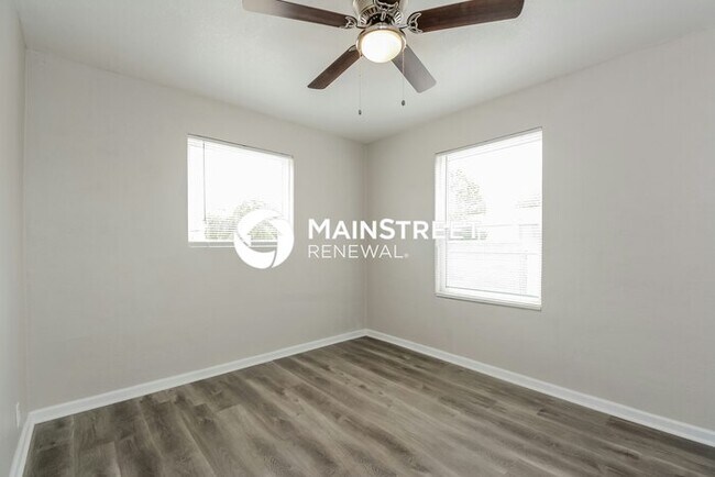 Building Photo - 3 Bedroom Pet-Friendly Home in TUCSON, AZ with Main Street Renewal