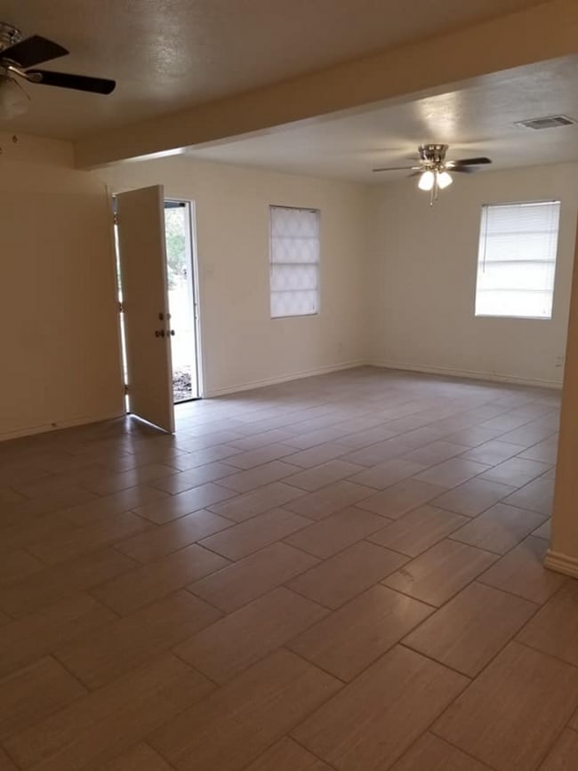 Building Photo - NISD Home