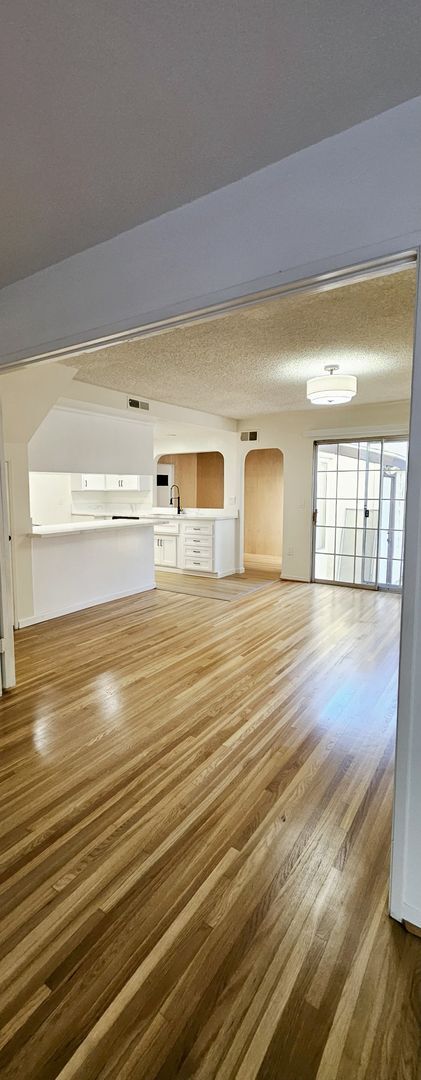 Building Photo - Beautiful 5BR/4BA Home with Large Yard & P...