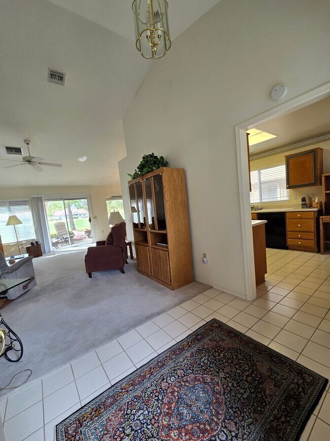Building Photo - Fully Furnished single story 2 bed 2 bath ...