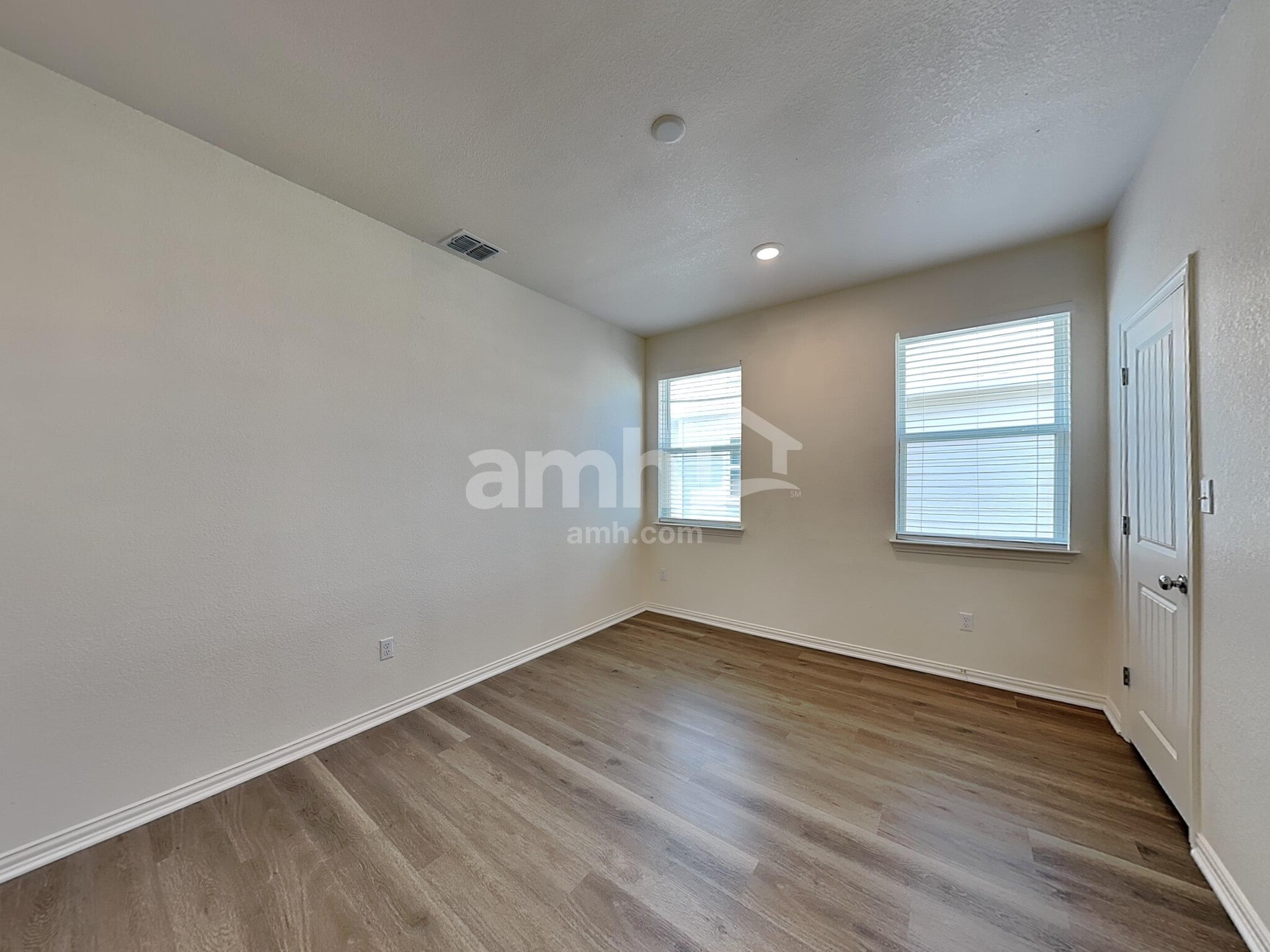 Building Photo - 2718 Meadowood Heights