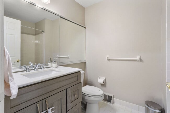 Building Photo - 3 Bd / 2.5 Bth Council Rock Townhome