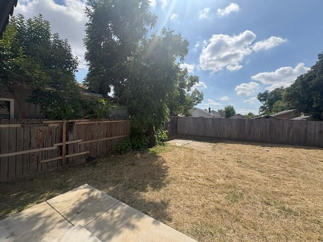 Building Photo - Available NOW Recently Renovated 3BR/3BA Home with Modern Finishes & Spacious Backyard Near Downt...