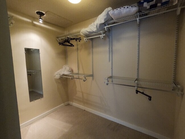 Building Photo - 1048 Monte Largo Dr NE