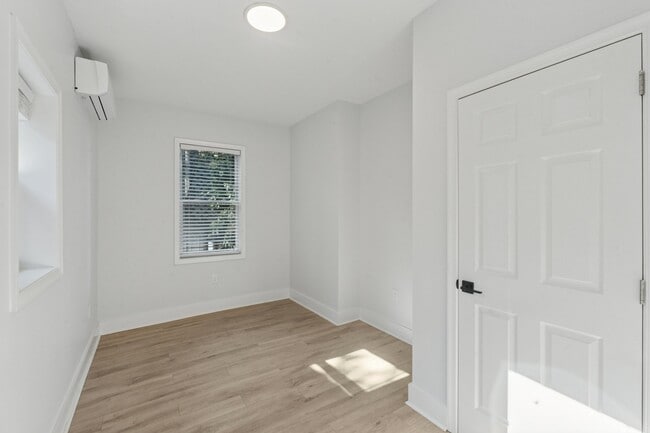 Building Photo - 2862 N Stillman St