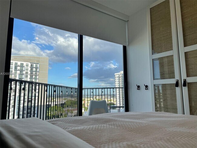 Building Photo - 5300 Paseo Blvd