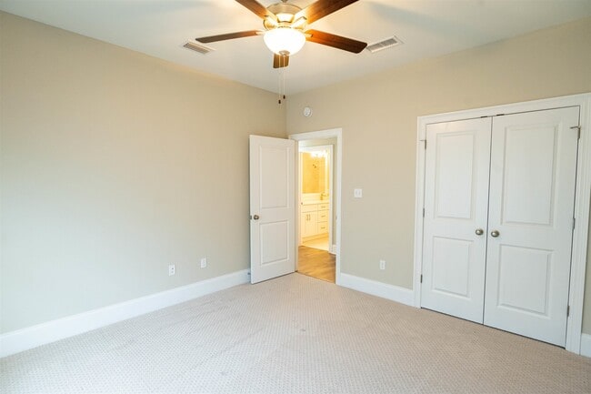 Building Photo - 165 Benoit Cir