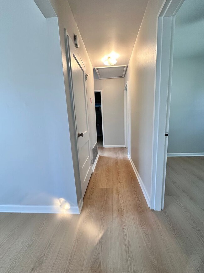 Building Photo - Diamond Springs Rd, Virginia Beach