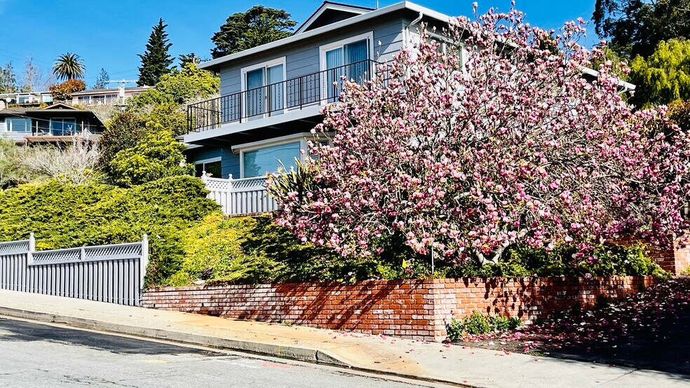 Primary Photo - 520 Escalona Dr