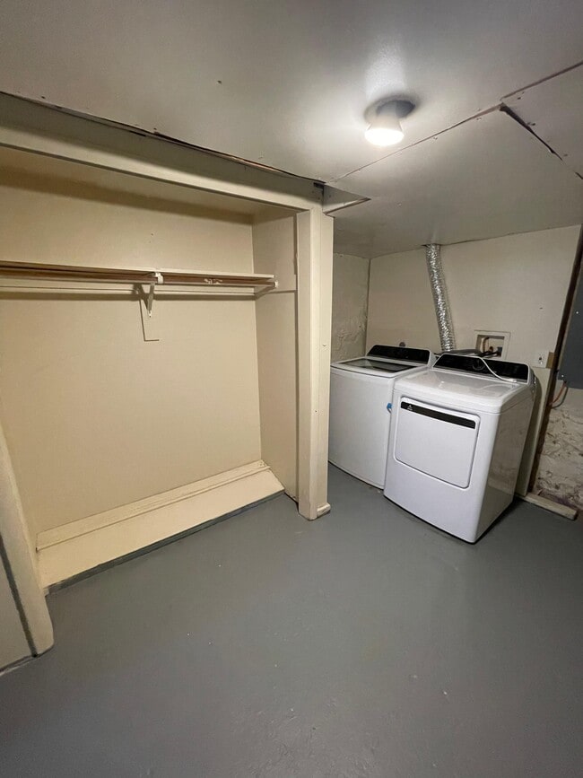 Building Photo - Calverton Heights