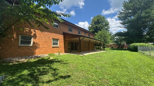 Building Photo - Available Aug 7th, 2026!