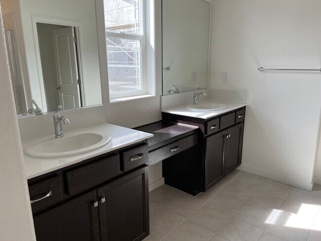 Building Photo - BEAUTIFUL SOLAR  2 STORY HOME IN NATOMS! 4...