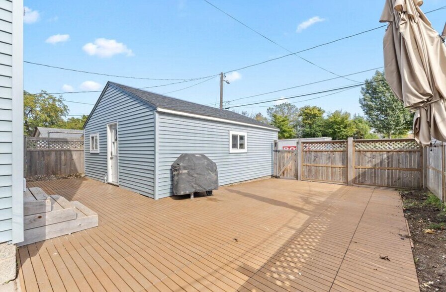 Building Photo - 606 Cromwell Ave