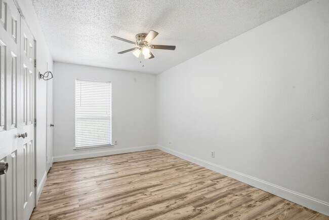 Building Photo - 2729 Hurstview Dr