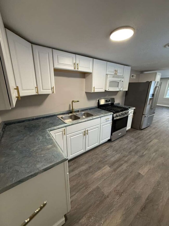 Building Photo - 4095 Sleepy Hollow Rd