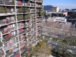 Building Photo - 255 S Hill St