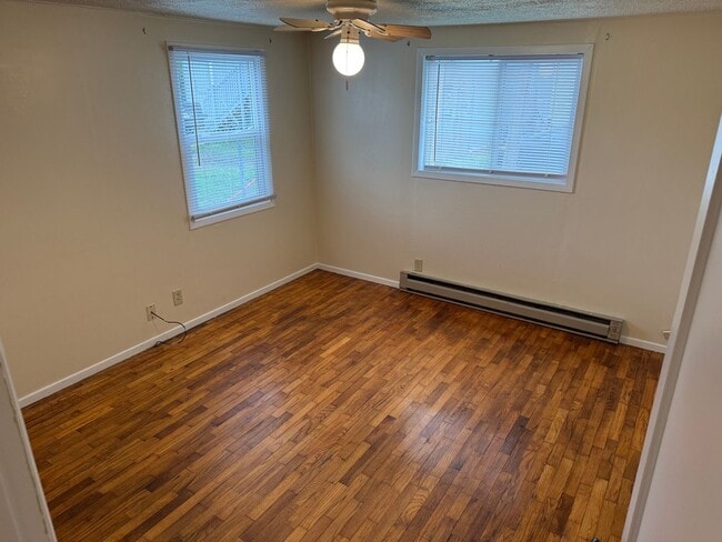 Building Photo - Updated 3 bedroom 1 bathroom house on a huge lot!