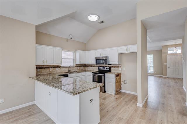 Building Photo - 2144 Chapman Dr