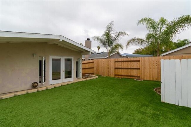 Building Photo - Lovely & Spacious Clairemont Home!  3BD/2BA w/ Pool & Hot Tub! Only - $5,495/mo