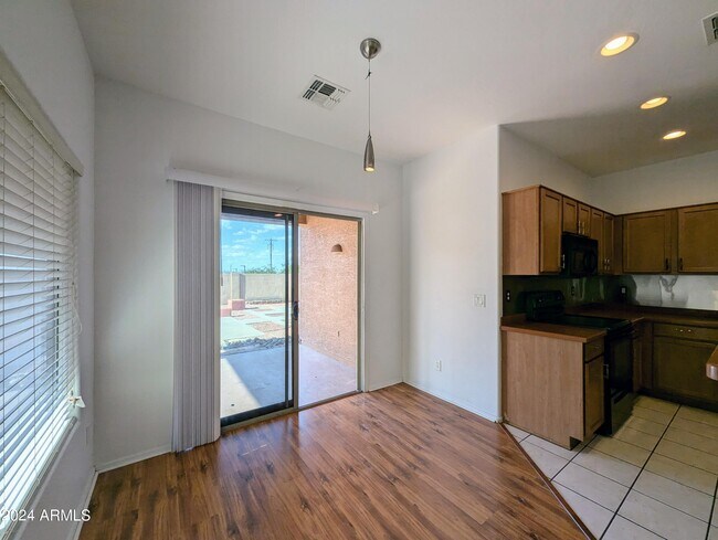 Building Photo - 1530 E Branham Ln
