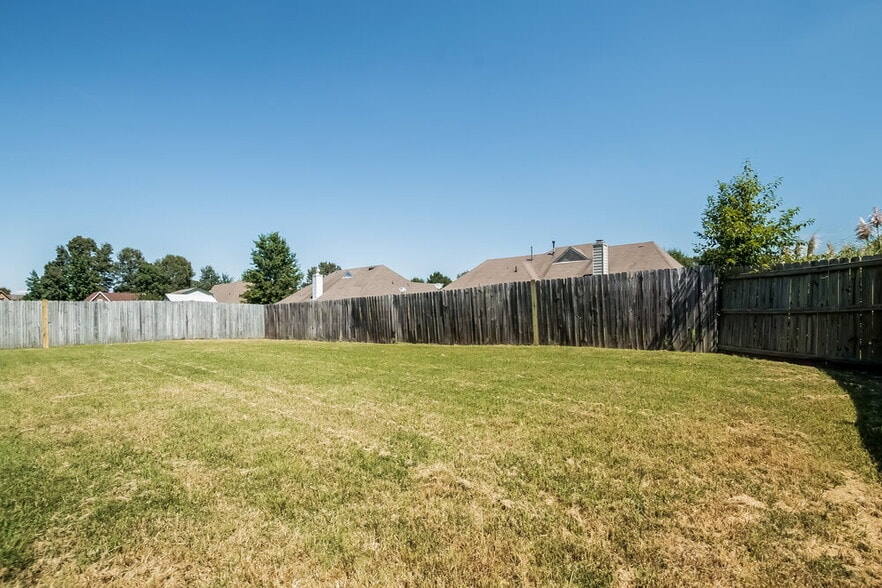 Building Photo - 6254 Ravenwood Park Dr N