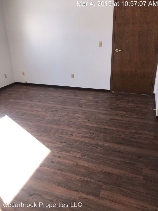 Building Photo - 2 br, 1 bath Apartment - 425 6th Ave S
