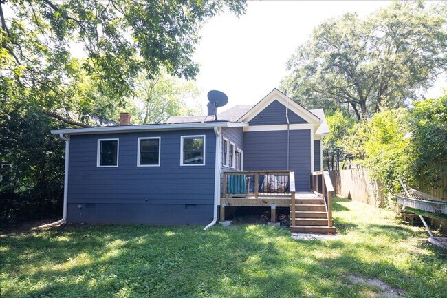 Building Photo - Beautiful 3/2.5 w/ Office Minutes From Airport and Woodward Academy!