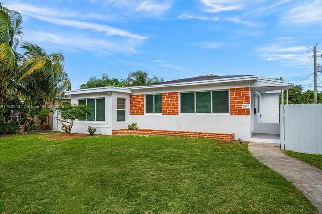 Building Photo - 1271 NE 159th St