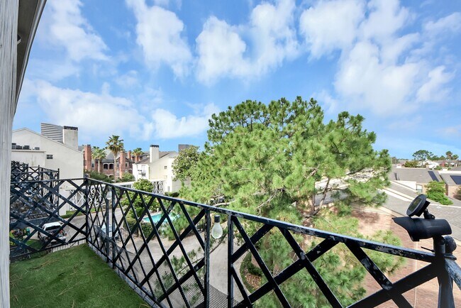Building Photo - 2333 Bering Dr