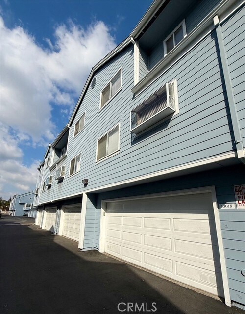 Building Photo - 13018 Sycamore Village Dr