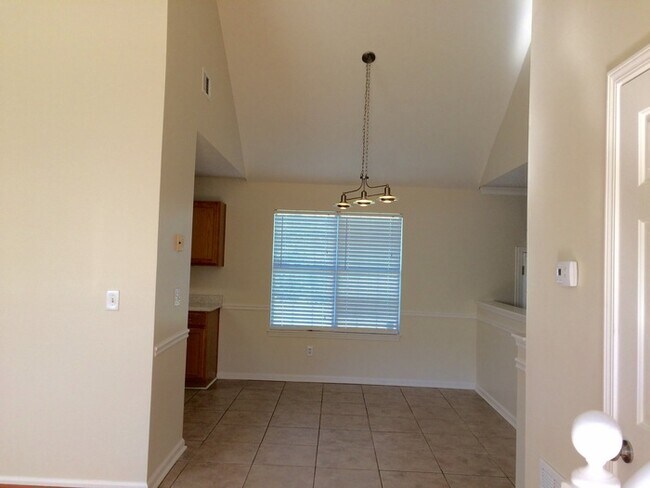 Building Photo - 713 Asbury Way