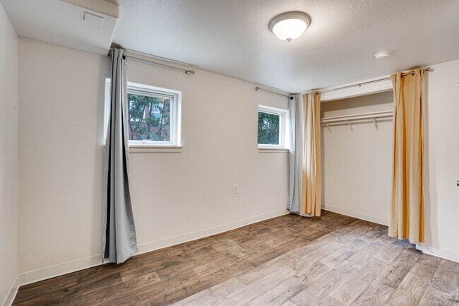 Building Photo - 3221210