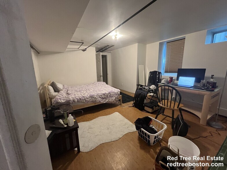 Building Photo - 17 Putnam Ave