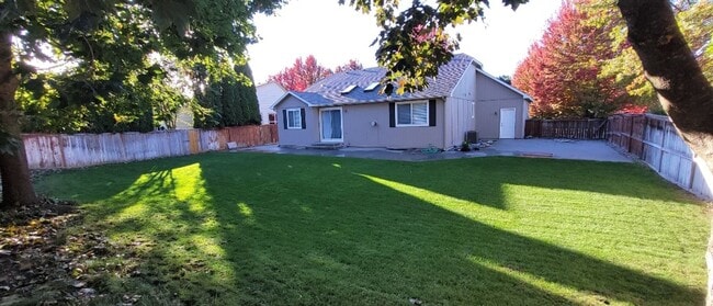 Building Photo - CDA Place Neighborhood- 4 bed with basement, cul de sac