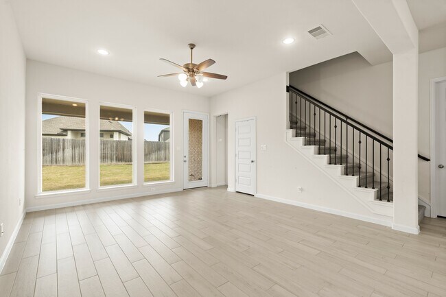 Building Photo - 142 Amaranth Wy