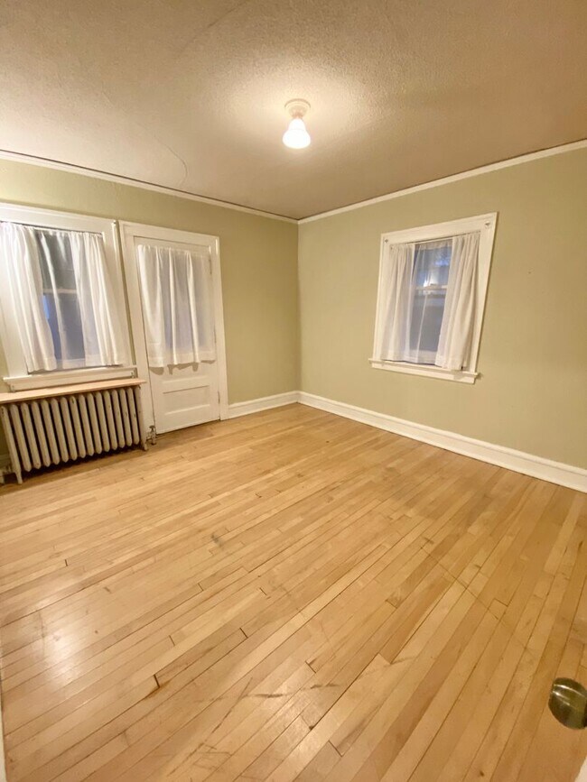 Building Photo - 2016-2018 E 6th Street