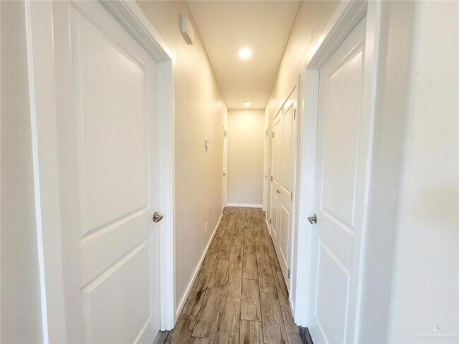 Building Photo - 5608 Sandpiper Ave