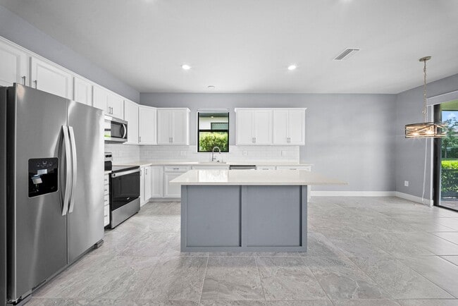 Building Photo - Modern Living 3-bedroom, 2-bath home in Alva