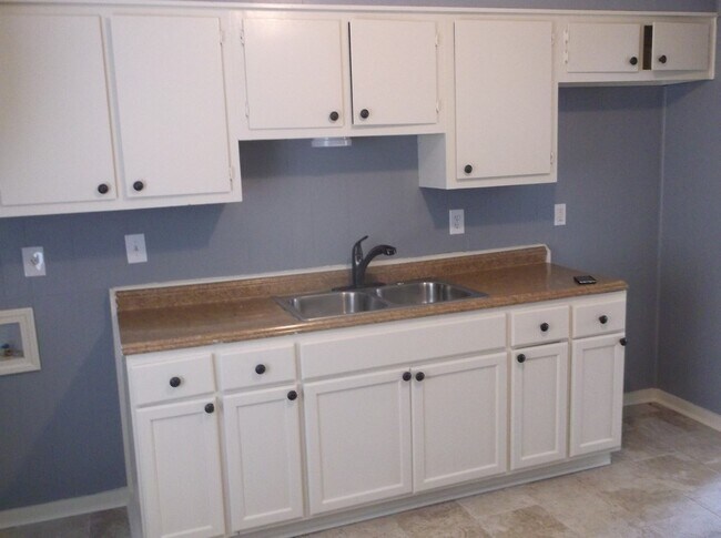 Building Photo - 150 Maxwell Dr