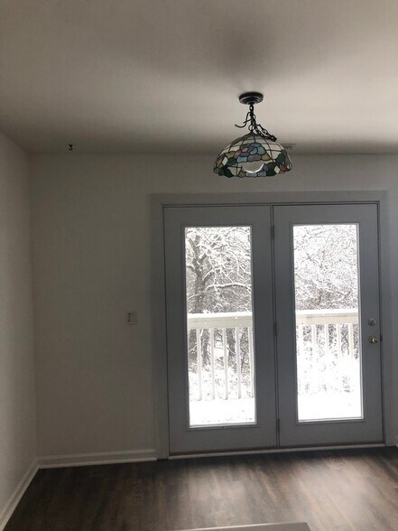 Building Photo - 320 Crestview Dr