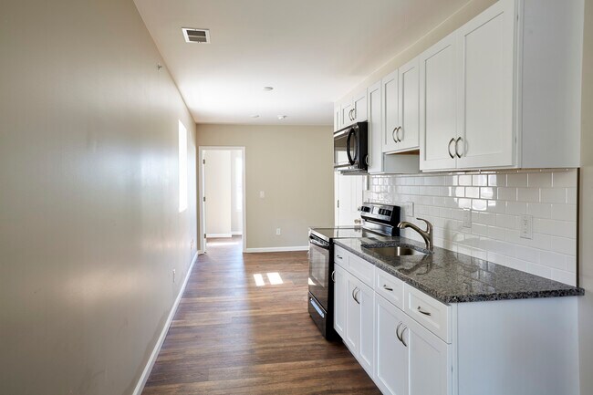 Building Photo - 5514 Woodland Ave