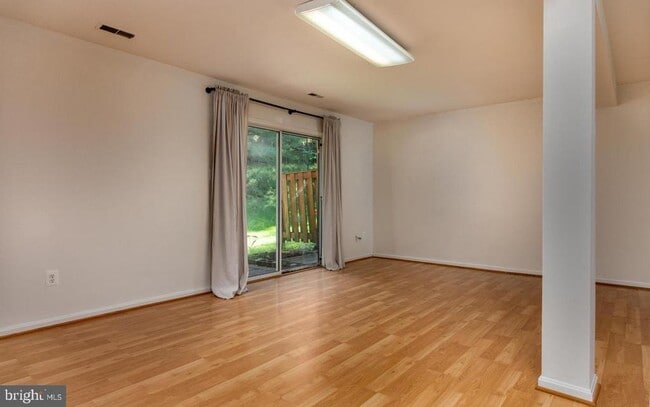 Building Photo - 8734 Ruppert Ct