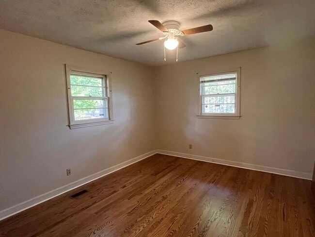 Building Photo - 825 Quewhiffle Rd