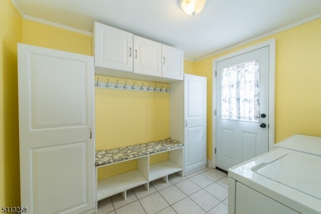 Building Photo - 37 Embury Pl