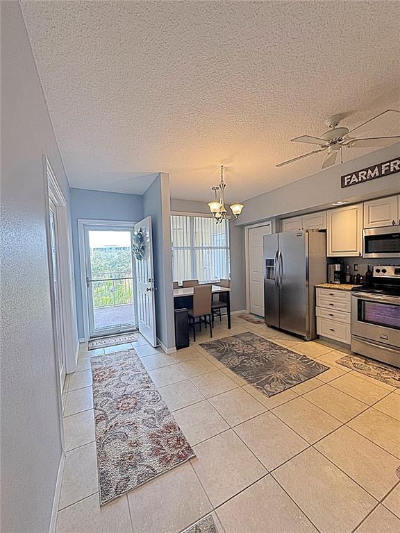 Building Photo - 1200 Country Club Dr