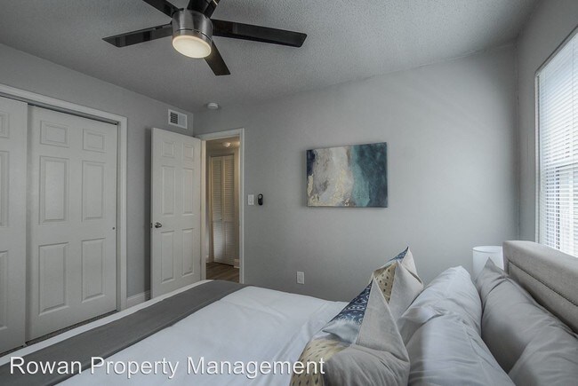 Building Photo - 2 br, 1 bath Apartment - 423-427 Maple Blvd.