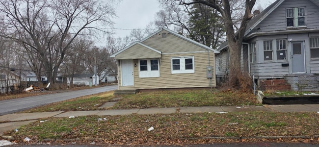 Building Photo - 2217 W Marquette St