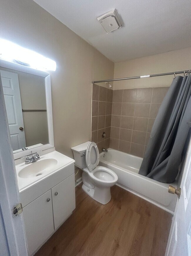 Building Photo - Modern Conveniences & Entertainment, All Within Your Reach.