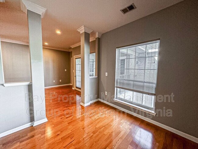 Building Photo - 4850 Eisenhower Ave